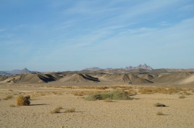 Mısır çöl ve mavi gökyüzü.