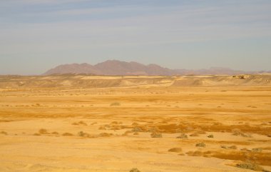 Mısır çöl ve mavi gökyüzü.