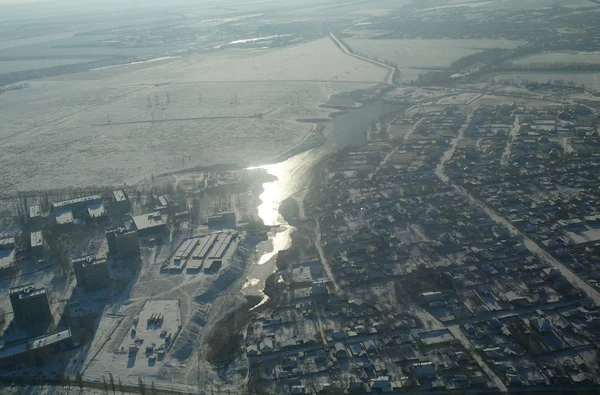 Vista aérea de casas y calles en invierno — Foto de Stock