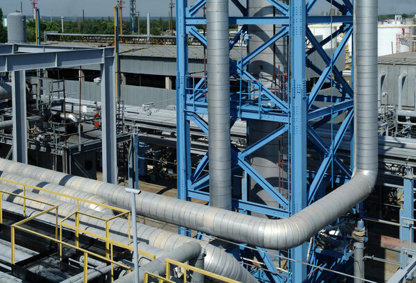 Нефтехимический завод
