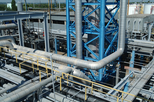 Нефтехимический завод
