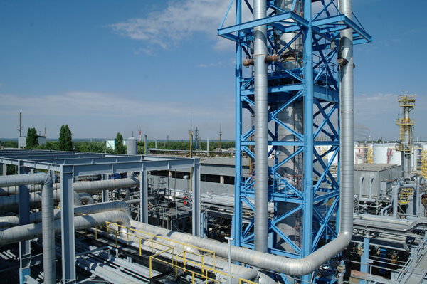 Нефтехимический завод
