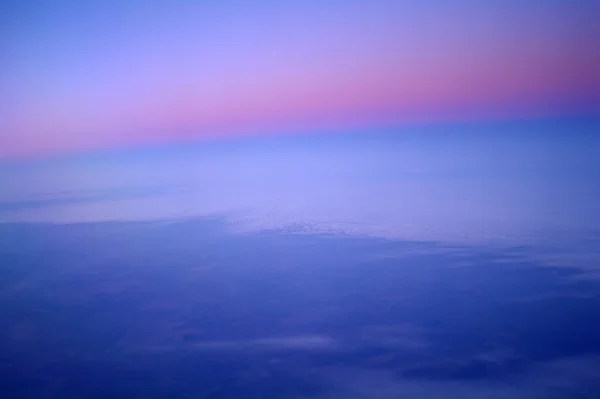 Облака и небо, видимые с самолета — стоковое фото