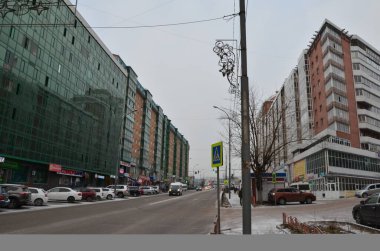 Bu resim bir sokak perspektifini gösterir