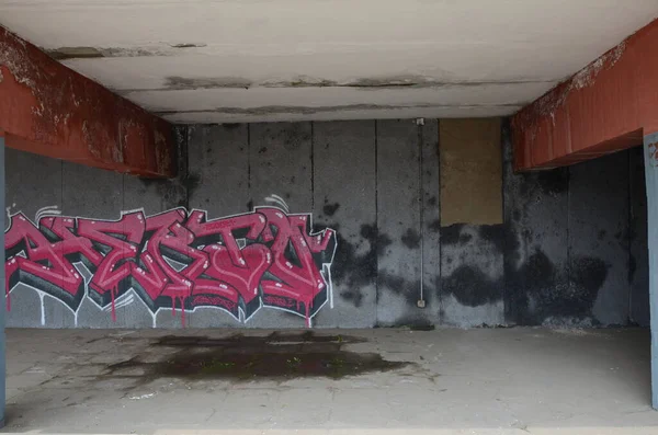 Dieses Bild Zeigt Ein Graffiti Mit Buchstaben Einer Bauwand — Stockfoto