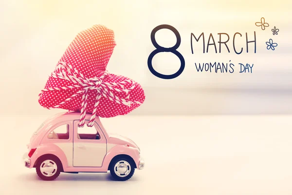 Mensaje del día de la mujer con miniatura rosa —  Fotos de Stock