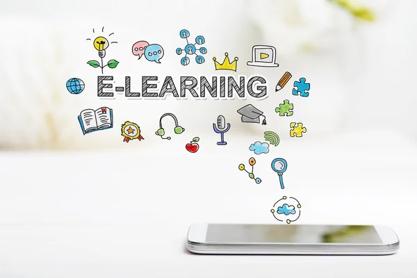 E-learning έννοια με smartphone — Φωτογραφία Αρχείου