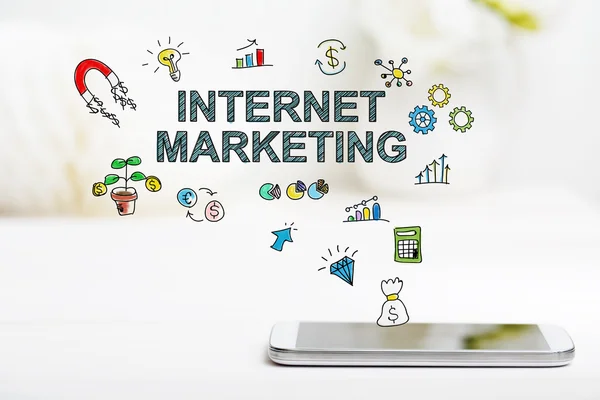 Internet Marketing concept met smartphone — Stockfoto