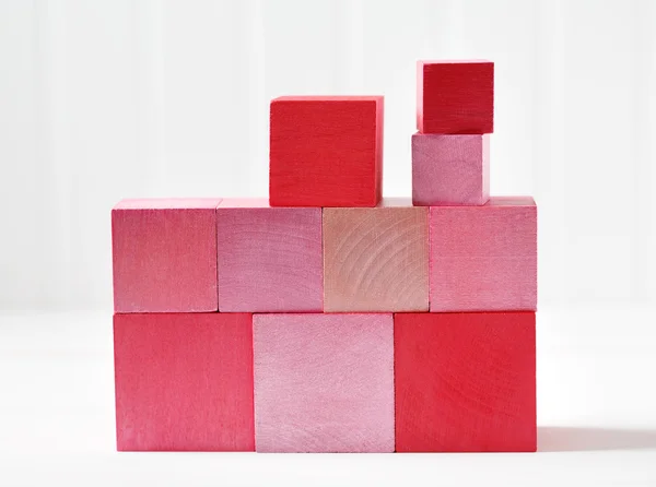 Blocs en bois rouge et rose colorés — Photo