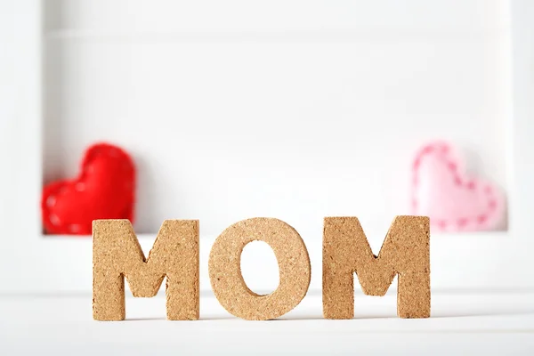 Cork Mom texts with heart cushions — Stock Photo, Image