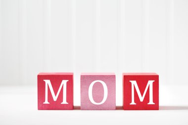 Tahta bloklar ile anneler günü mesajı