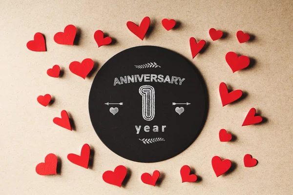 Årsdagen 1 år meddelande med små hjärtan — Stockfoto