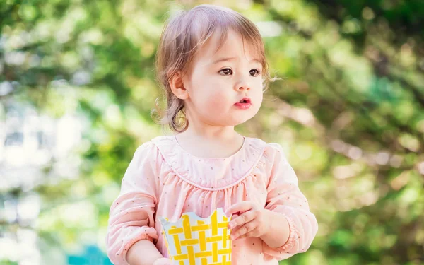 Happy toddler girl playing outside — Stock Photo, Image