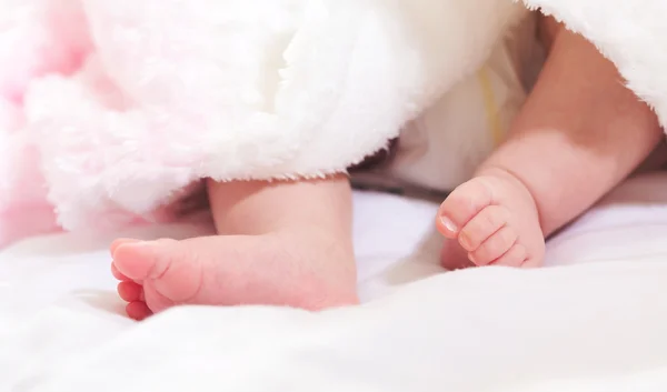 Newborn baby girl laying on her blanket — Stock Photo, Image