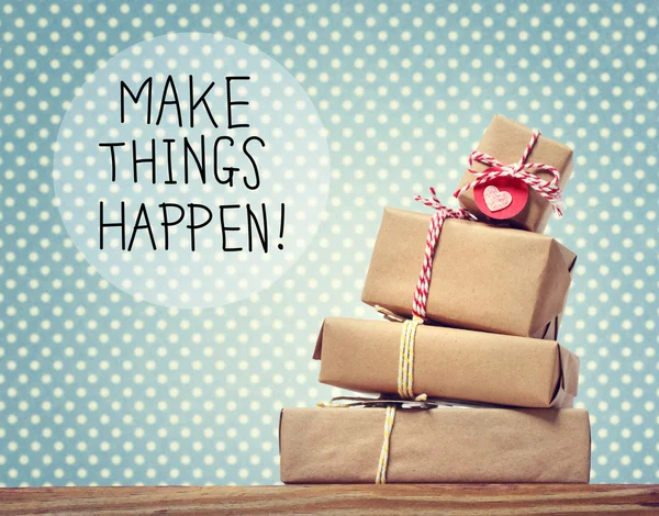 Make Things Happen bericht met geschenkdozen — Stockfoto