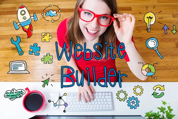 Website-Builder-Konzept mit junger Frau — Stockfoto