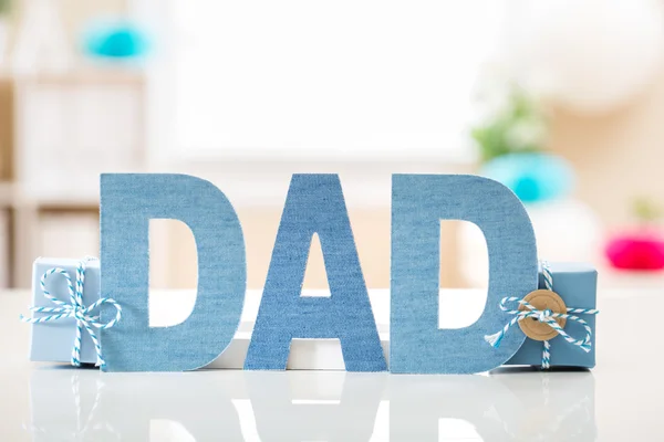 Papa-Texte mit kleinen Geschenkschachteln — Stockfoto