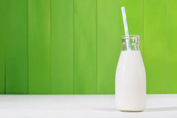 Vintage stil glas mjölkflaska — Stockfoto