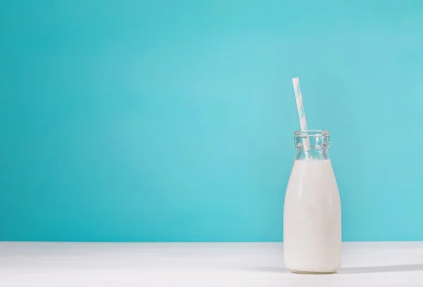 Estilo vintage botella de leche de vidrio — Foto de Stock