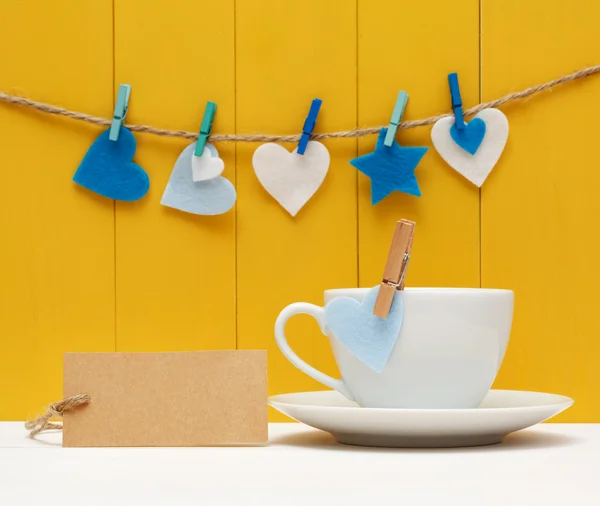 Etiqueta en blanco con corazones y taza de café —  Fotos de Stock