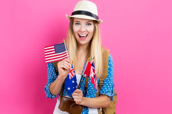 Frau mit Flaggen englischsprachiger Länder — Stockfoto