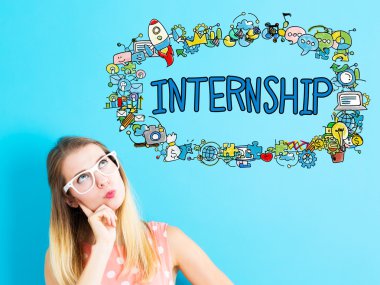 Genç kadın ile staj kavramı 