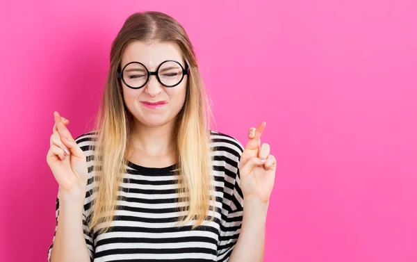 Junge Frau wünscht viel Glück — Stockfoto