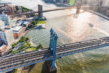 Doğu Nehri New York'taki Manhattan Köprüsü
