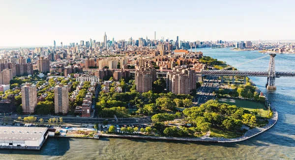 Williamsburg-Brücke über den East River in Manhattan — Stockfoto