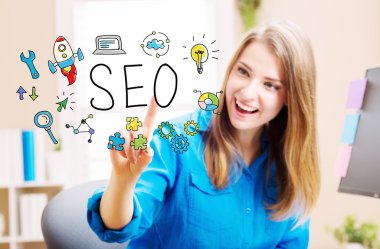 Genç kadın ile SEO kavramı
