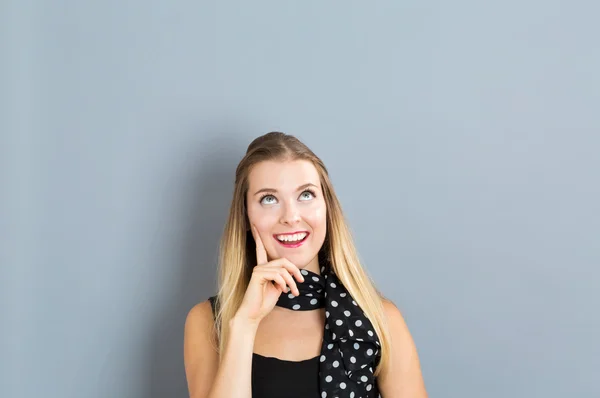 Mujer joven en una pose reflexiva — Foto de Stock