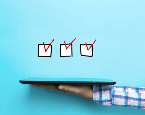 Concetto di checklist con tablet — Foto Stock