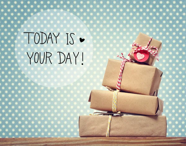 Heute ist Ihre Tagesbotschaft mit Geschenkboxen — Stockfoto