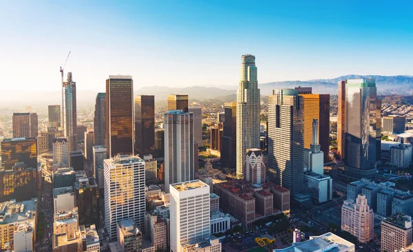 Veduta aerea di un centro di Los Angeles al tramonto — Foto Stock