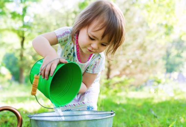 Mutlu kız dışında oynarken