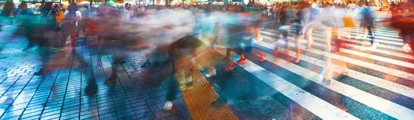 Motion blurred crowds converge — Stock Photo, Image