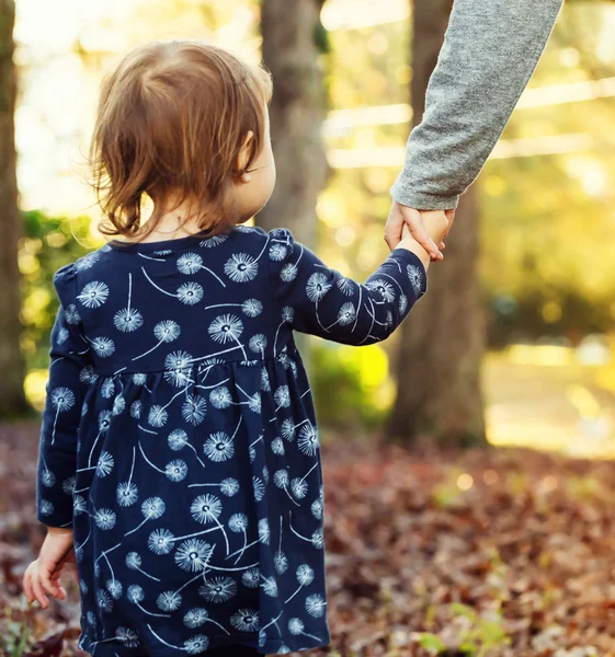 Toddler girl holding hands — Stock Photo, Image