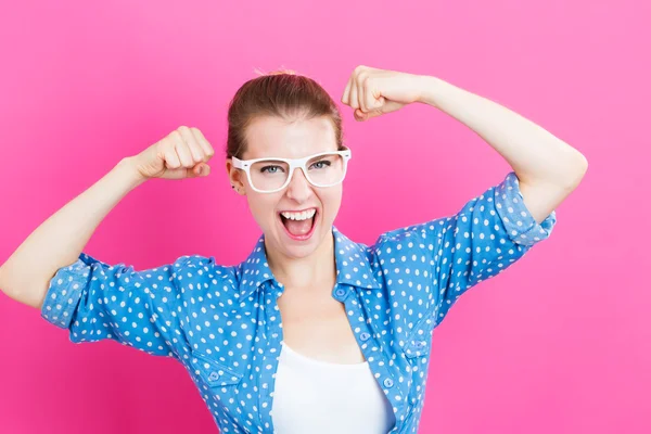 Krachtige jonge vrouw — Stockfoto