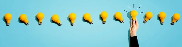 Many yellow light bulbs — Stock Photo, Image