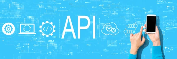 API - concepto de interfaz de programación de aplicaciones con persona usando un smartphone —  Fotos de Stock