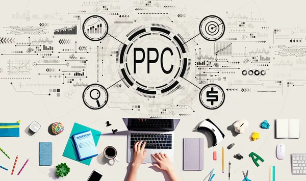 PPC - Payez par clic concept avec une personne utilisant un ordinateur portable — Photo