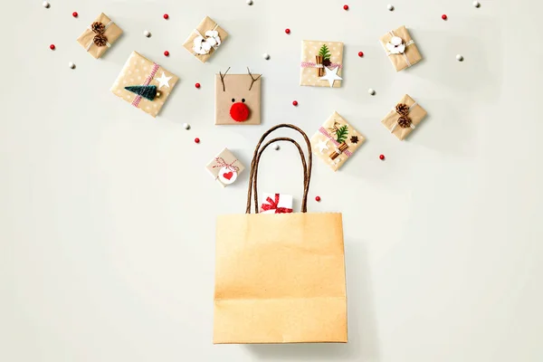 Weihnachtsgeschenkboxen mit Einkaufstasche — Stockfoto