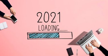 2021 yılını birlikte çalışan insanlarla yüklemek