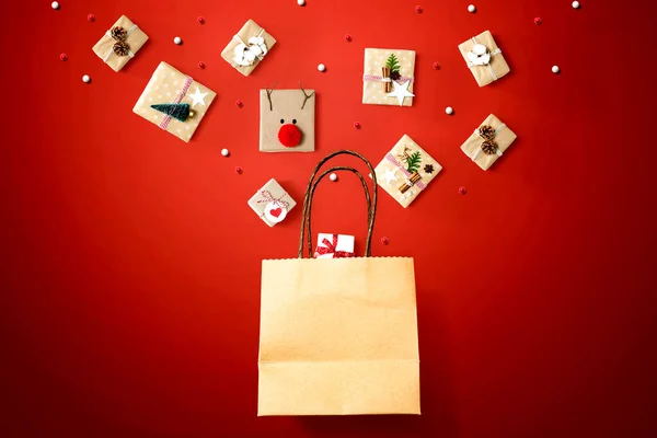 Χριστουγεννιάτικα κουτιά δώρου με τσάντα για ψώνια — Φωτογραφία Αρχείου