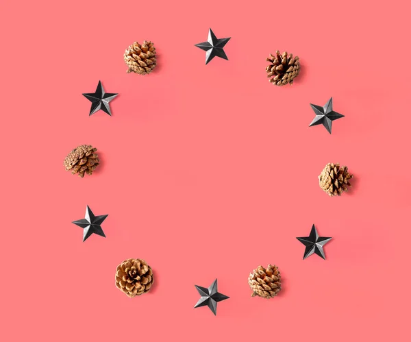 星の装飾が施されたクリスマスの松 — ストック写真