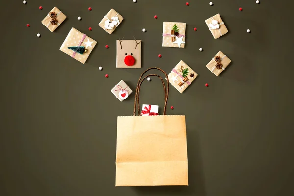 Weihnachtsgeschenkboxen mit Einkaufstasche — Stockfoto