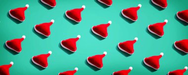 Küçük Noel Baba şapkaları.