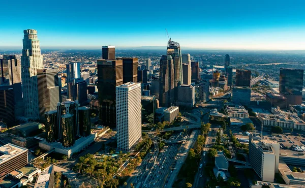 Los Angeles şehir merkezinin havadan görünüşü