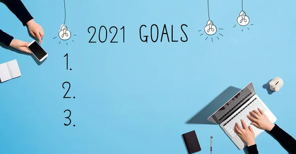 2021 objetivos con personas trabajando juntas —  Fotos de Stock