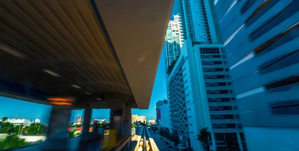 Miami Metro Mover Zautomatyzowany pociąg POV — Zdjęcie stockowe